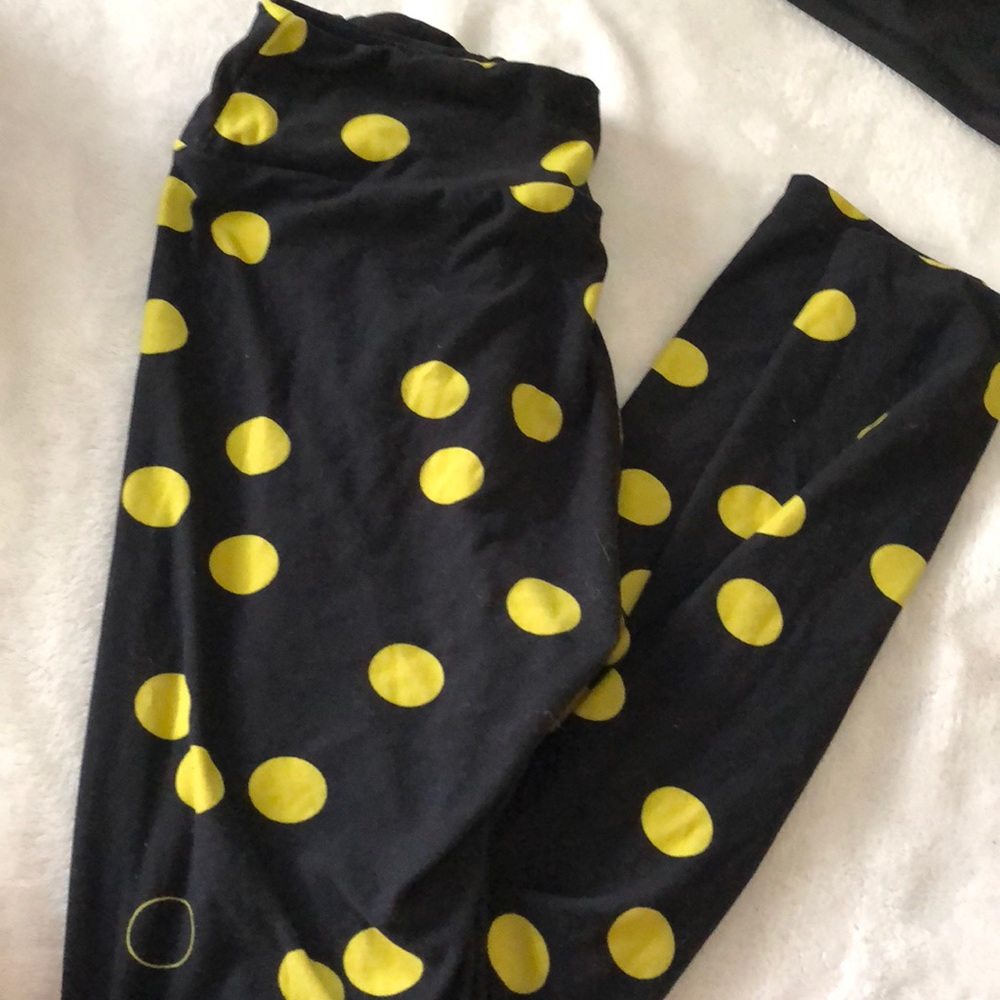 Black & yellow polka dot OS lularoe leggings